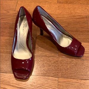 TAHARI red pump size 5.5 M almost new